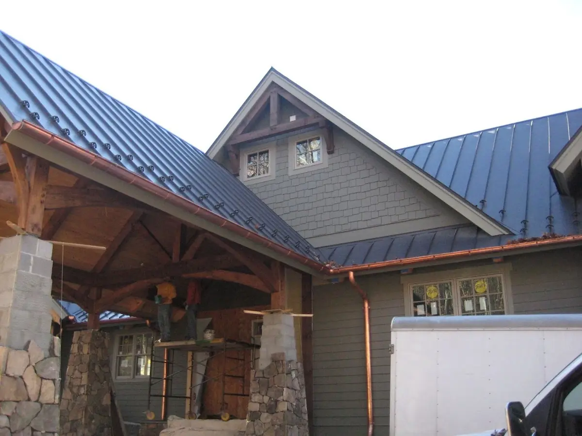 Craftsman Roofing team delivering quality roofing work in Hinda